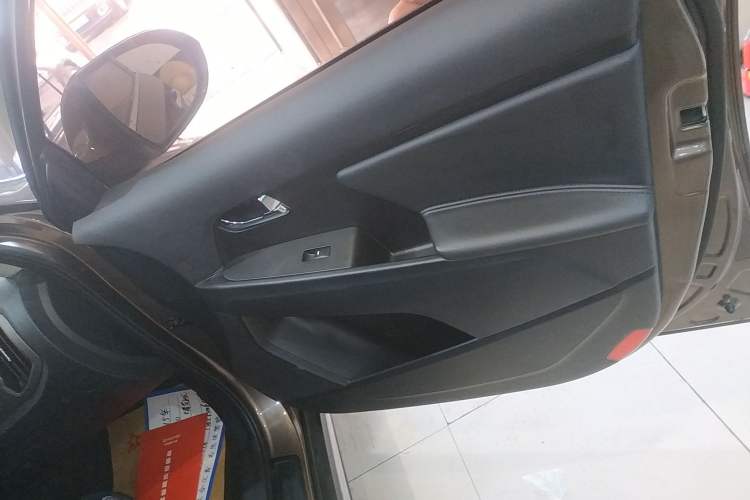 Used Kia Sportage R 2015 2.0L Automatic Two-Wheel Drive DLX Model