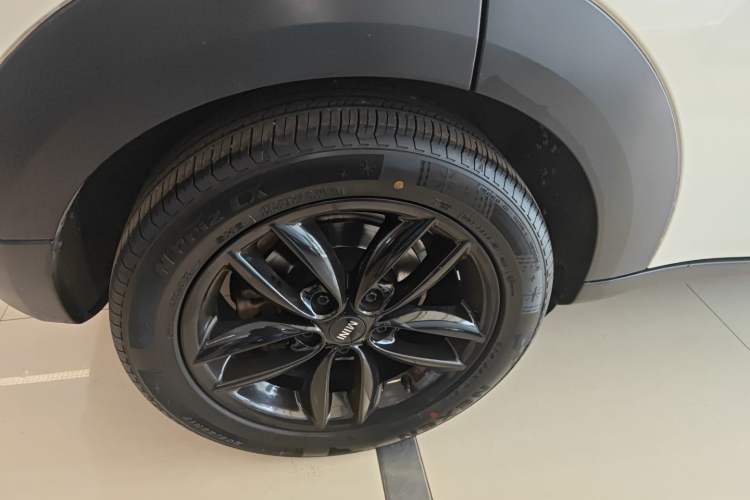 Used  Countryman 2014 1.6L COOPER Fun
