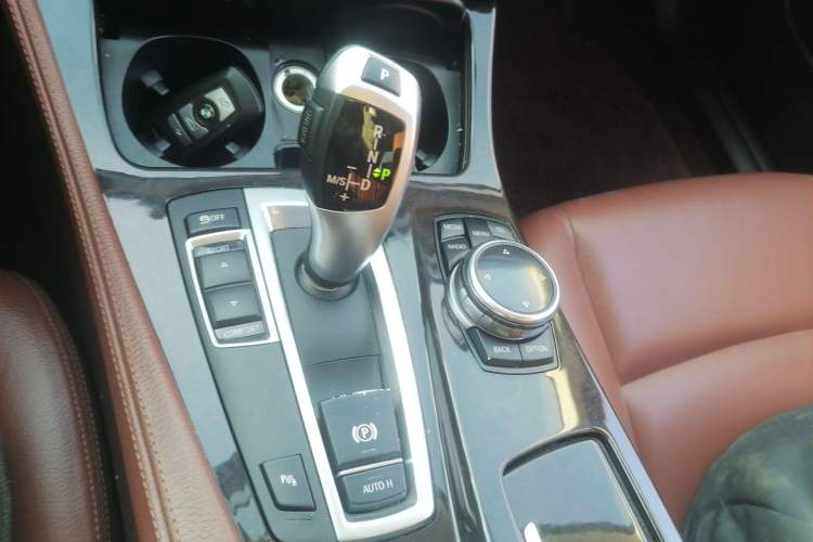 Used BMW 5 Series 2014 528Li Leading Model