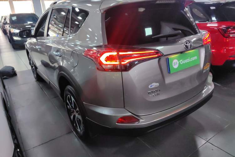 Used Toyota RAV4 2016 2.0L CVT Two-Wheel Drive Fashion Edition China V Standard