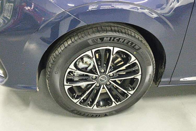 Used Roewe iMAX8 2022 400TGI Prestige Edition
