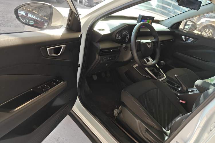 Used Wuling Alvez 2022 1.5L Manual Free-Style Model
