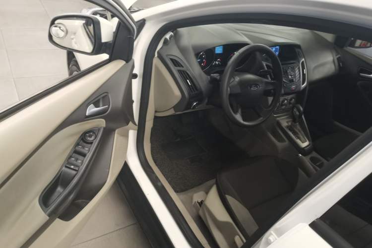 Used Ford Focus 2012 Sedan 1.6L Automatic Comfort Model
