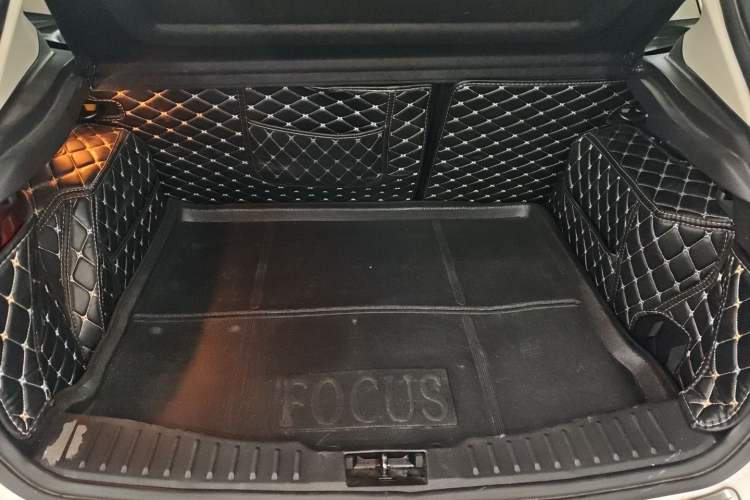 Used Ford Focus 2018 Hatchback Classic 1.6L Automatic Trendy SmartDrive Edition
