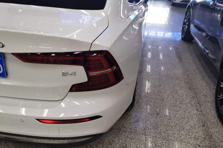 Used Volvo S60 2024 B4 Zhiyi Luxury Edition
