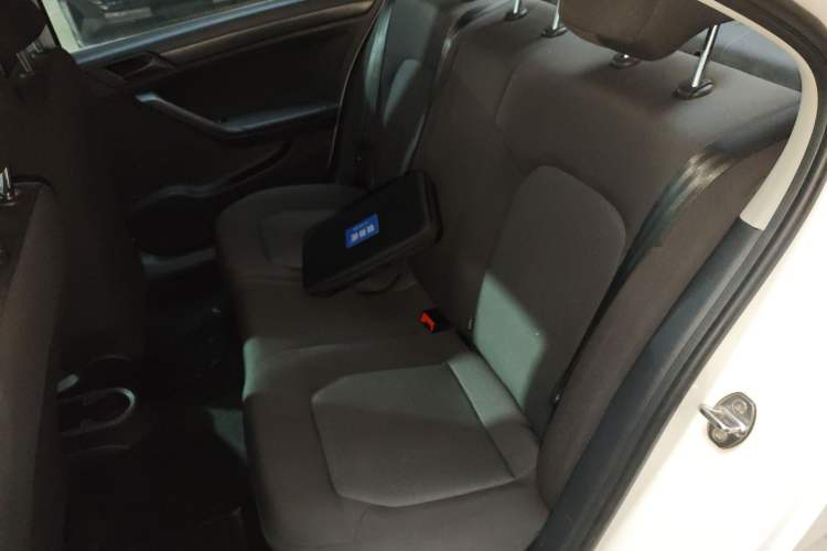 Used Volkswagen Jetta 2015 Value Edition 1.6L Manual Fashionable Style
