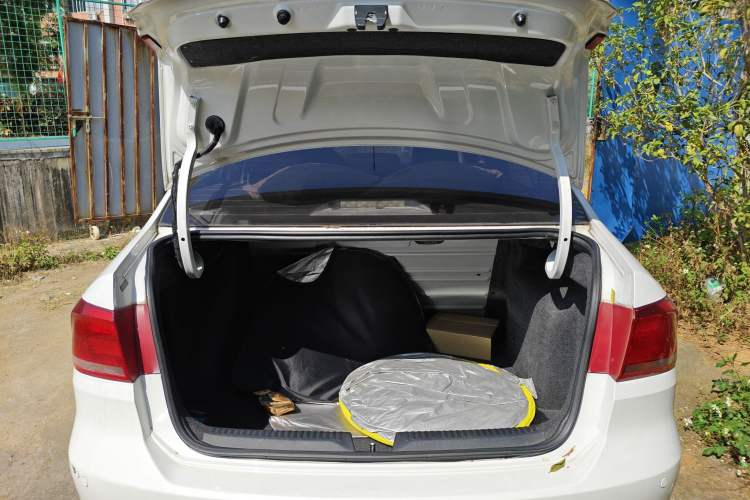 Used Volkswagen Santana 2015 1.6L Manual Fashion Edition