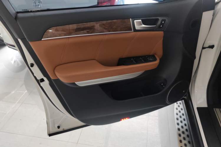 Used Haval H8 2015 2.0T Two-Wheel Drive Luxury Edition
