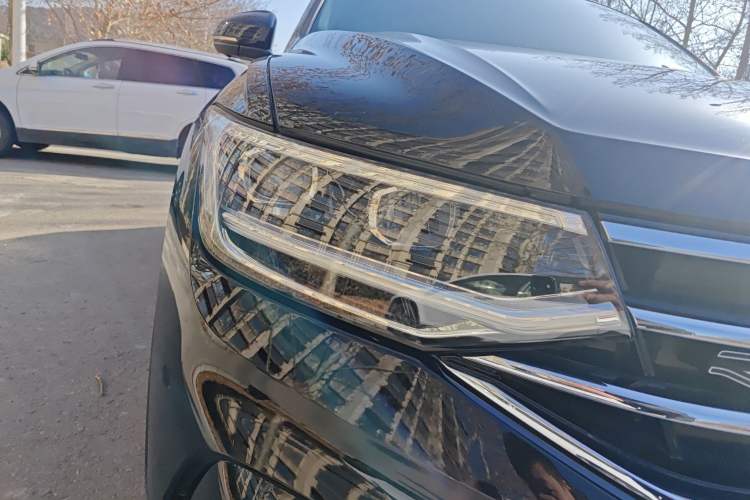 Used Volkswagen Tiguan L 2024 Outstanding Model 330TSI Automatic Two-Wheel Drive R-Line Dragon Glory Edition
