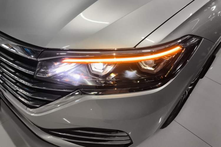 Used Volkswagen Viloran 2023 Revised 380TSI Prestige Edition
