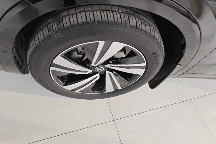 Used Volkswagen Tavendor 2024 380TSI All-Wheel Drive R-Line Cruise Edition
