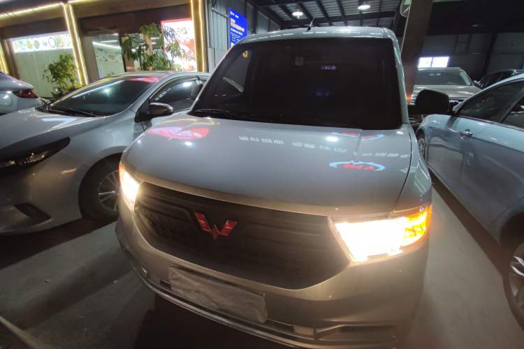 Used Wuling Hongguang V 2022 1.5L Jingqu Edition Enclosed-Window Vehicle with Electric Power Steering LAR