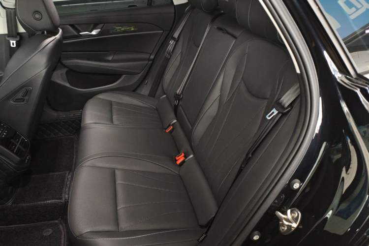 Used Volkswagen Passat 2025 Pro 380TSI Dragon Glory Edition
