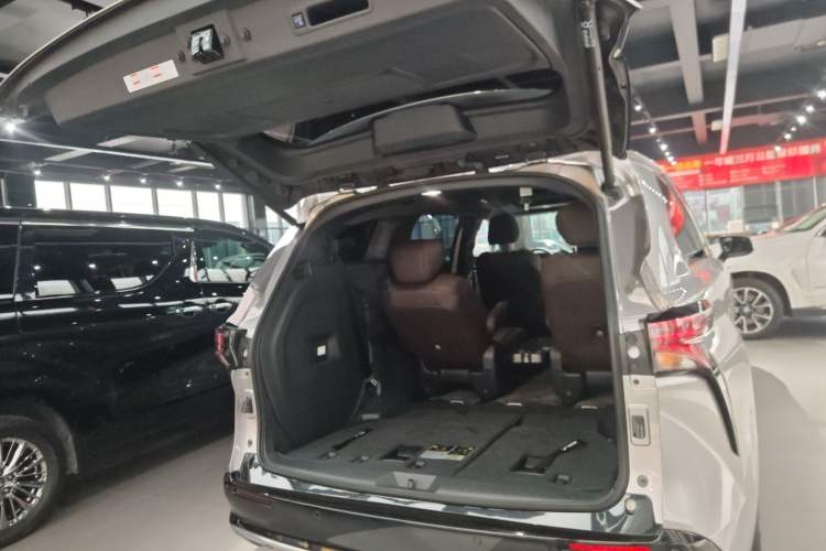 Used Toyota Sienna 2021 2.5L Hybrid Platinum Edition
