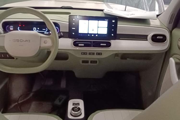 Used  Panda 2025 210km Panda Rider
