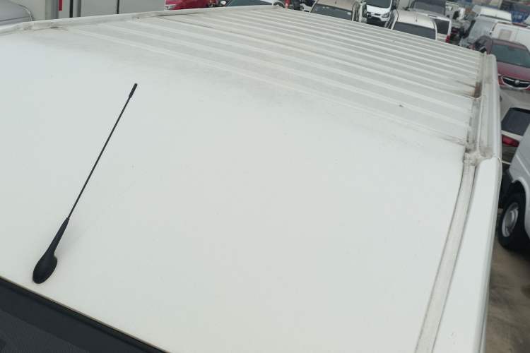 Used SAIC MAXUS Xintu V80 2023 2.0T Manual Classic Aoyuntong Short Wheelbase Mid-Roof 5/6-Seater
