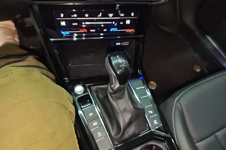 Used Volkswagen Passat 2025 Outstanding Model 380TSI Starry Dragon Glorious Edition
