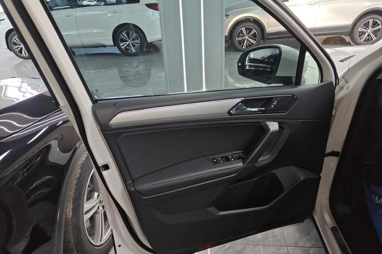 Used Volkswagen Tiguan L 2021 330TSI Automatic Two-Wheel Drive Smart Edition
