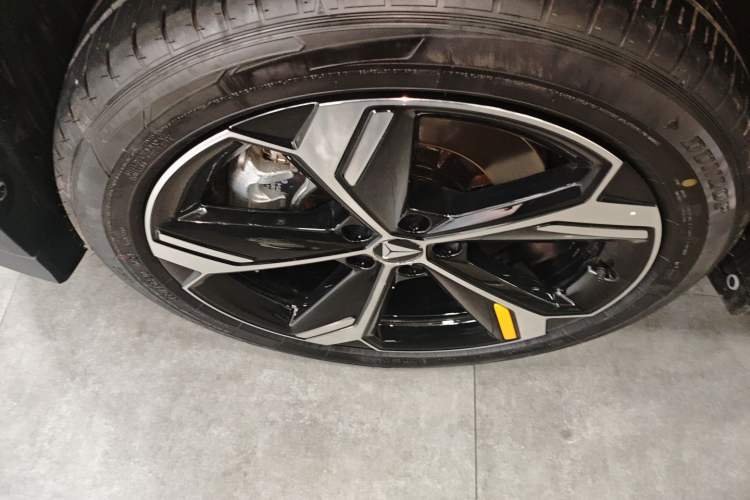 Used  S07 2026 230Ultra with Huawei Qiankun ADS SE Edition
