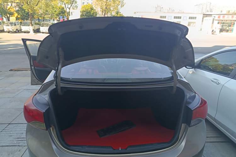 Used Hyundai Elantra 2016 1.6L Automatic Smart Version
