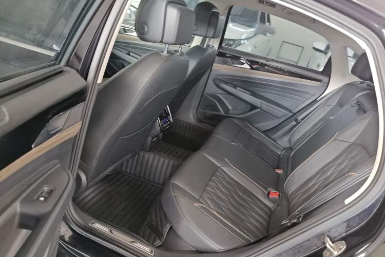 Used Volkswagen Passat 2020 330TSI Luxury Edition China VI
