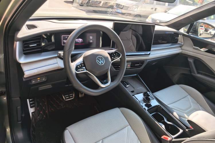 Used Volkswagen Tayron 2025 Tiguan L 380TSI 4Motion Luxury
