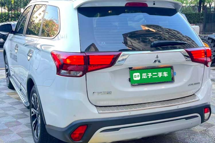 Used Mitsubishi Outlander 2019 2.0L Two-Wheel Drive Comfort Edition 7-Seater China VI Standard