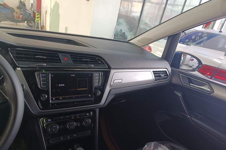 Used Volkswagen Touran 2018 Volkswagen Touran L 280TSI DSG Comfort Edition 7-seater