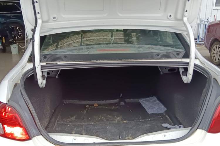 Used Peugeot 301 2014 1.6L Manual Luxury Edition
