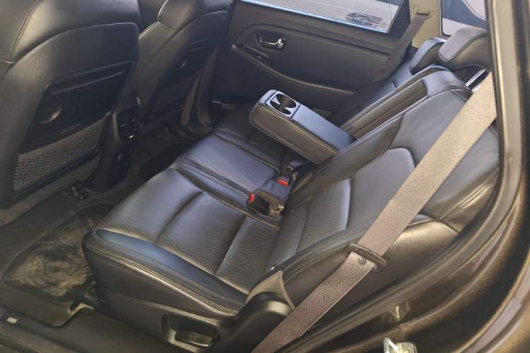 Used Kia Carens 2013 2.0L 7-Seater Automatic Luxury Version China IV Standard
