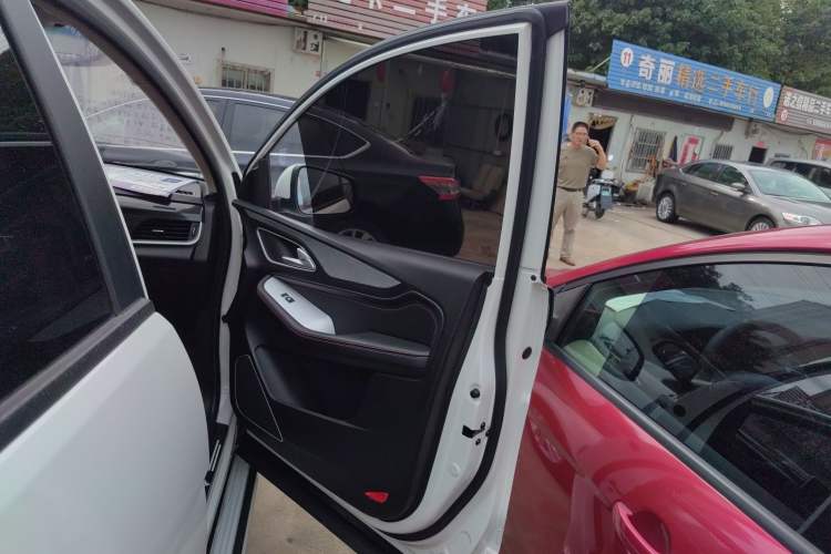 Used Baojun 560 2017 1.5T Manual Comfort Version 7 Seats
