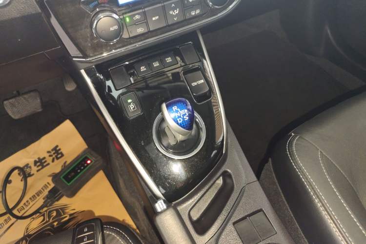 Used Toyota Corolla 2016 Dual-Engine 1.8L E-CVT Elite Edition
