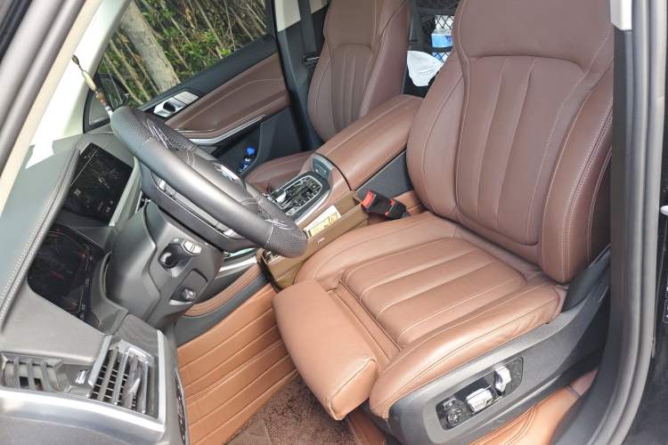 Used BMW X7 2021 xDrive40i Luxury Package with Leading Features