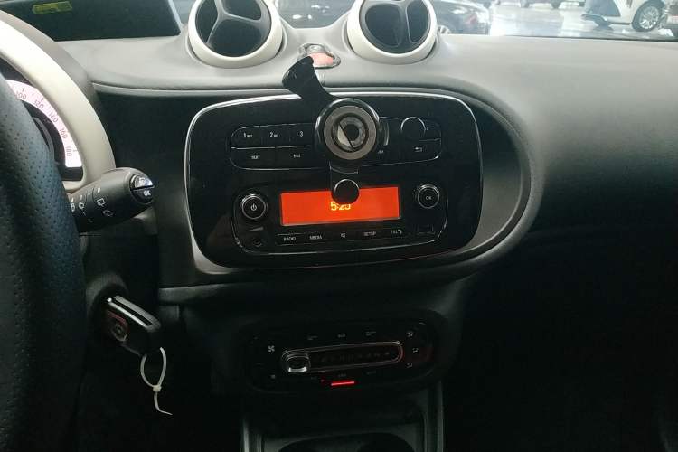 Used  forfour 2016 1.0L 52 kW Dynamic Edition
