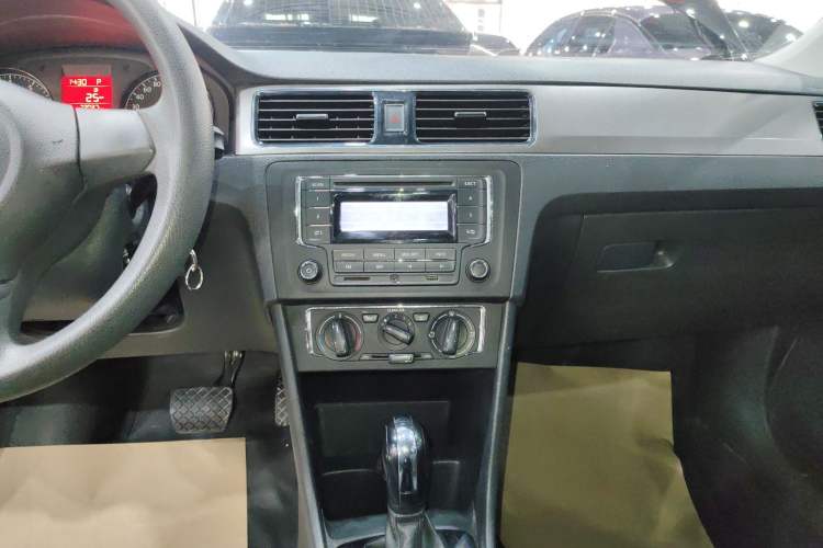 Used Volkswagen Santana 2015 1.6L Automatic Comfort Edition