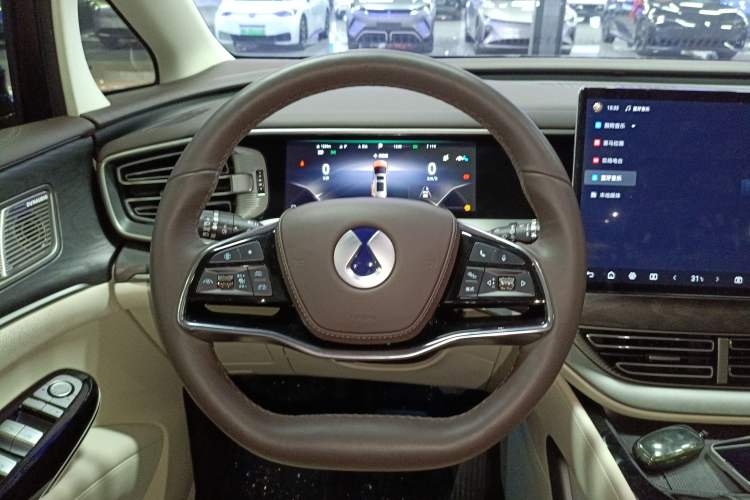 Used Denza D9 2024 DM-i 1050 Luxury Model
