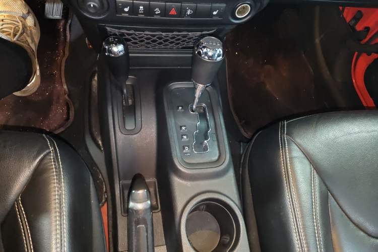 Used  Wrangler 2015 3.0L Sahara Four-Door Edition
