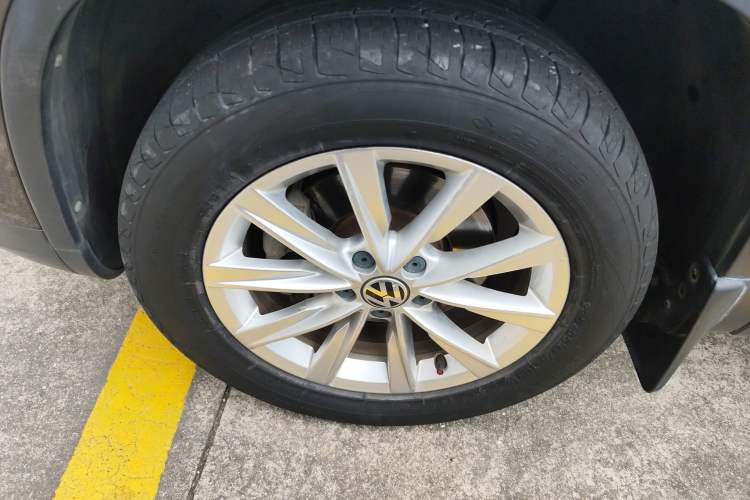 Used Volkswagen Tiguan L 2017 300TSI Automatic Two-Wheel Drive Silk Road Comfort Edition