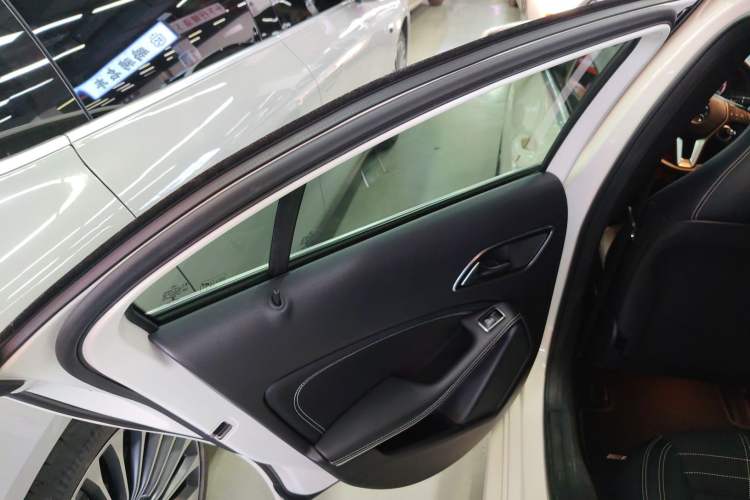 Used Mercedes-Benz A-Class 2015 A 200 Fashion Model
