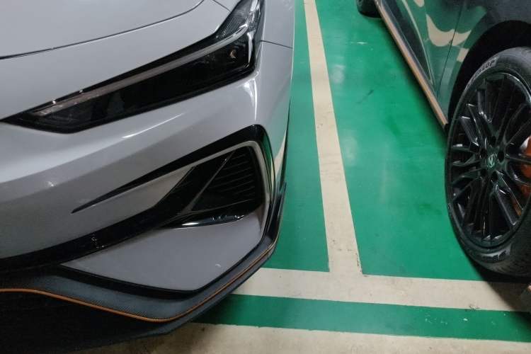 Used Changan UNI-V 2025 Model Third-Generation 2.0T Dynamic Edition