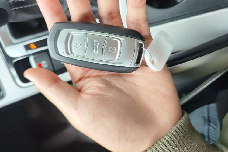 Used Geely Auto Emgrand X7 Sport 2018 1.8TD Automatic Two-Wheel Drive Smart Connect 4G Internet Edition
