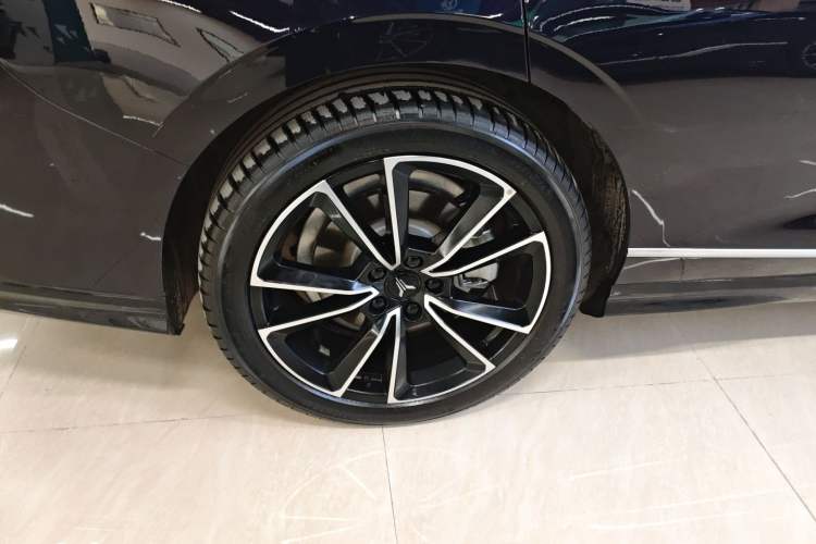 Used VOYAH PASSION 2024 PHEV Four-Wheel Drive Ultra-Long Range Flagship Model
