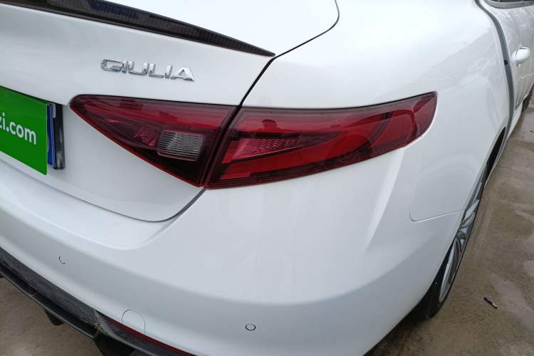 Used Alfa Romeo Giulia 2017 2.0T 280HP Luxury Edition
