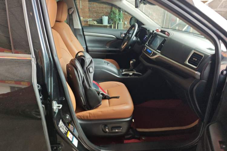 Used Toyota Highlander 2018 2.0T Four-Wheel Drive Knight Edition 7 Seats China VI Standard
