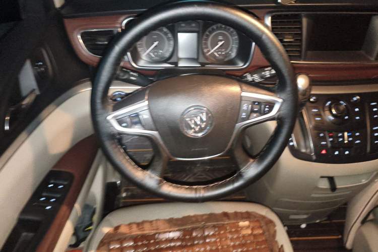 Used Buick GL8 2018 28T Luxury Model China VI Standard
