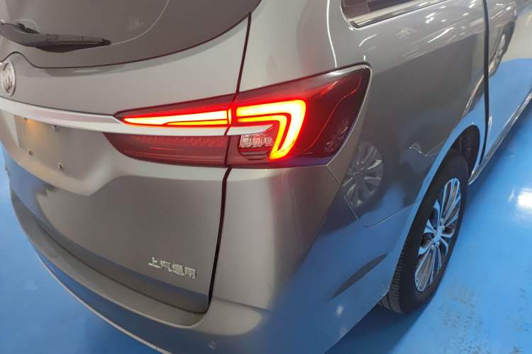 Used Buick GL8 2023 Land Executive Class Comfort Model
