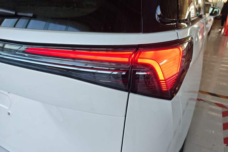 Used Buick GL8 New Energy 2025 Lushang First-Drive Edition 7-Seater