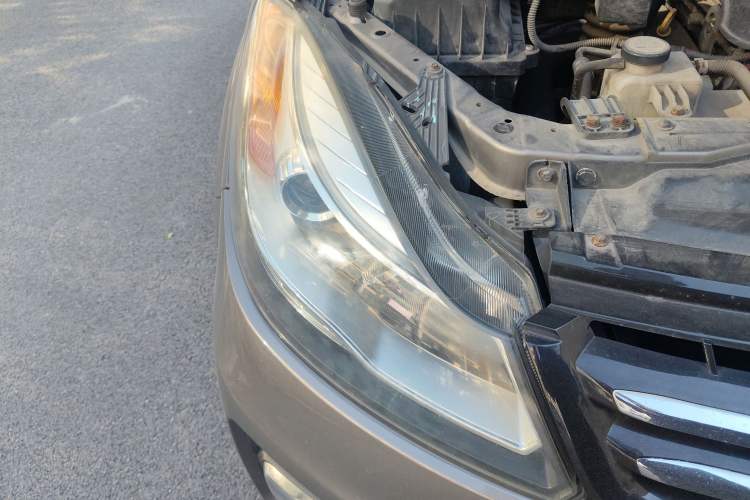 Used JMC Yusheng S350 2013 2.4T Automatic 2WD Diesel Luxury Edition 5 Seats
