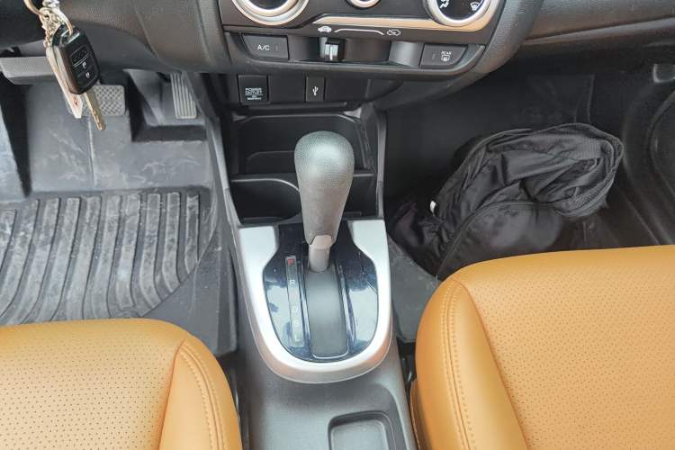 Used Honda Fit 2016 1.5L SES CVT Fashion Sunroof Edition
