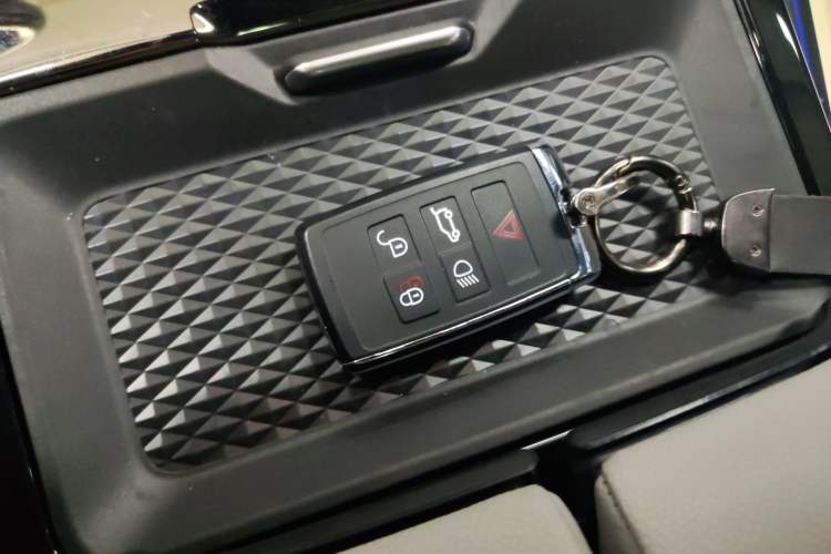 Used Land Rover Range Rover Evoque 2020 249 PS R-DYNAMIC S Blackened Sport Technology Edition
